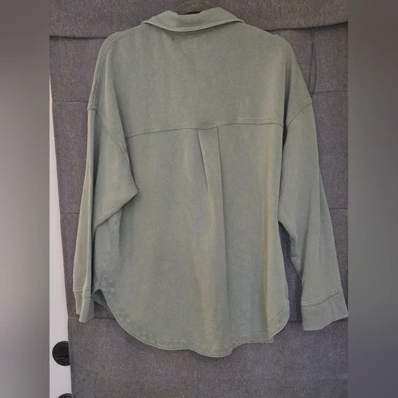 Z Supply All Day Knit Denim Jacket Size MEDIUM- (Tiny Hole Near Neck) - Picture 13 of 13